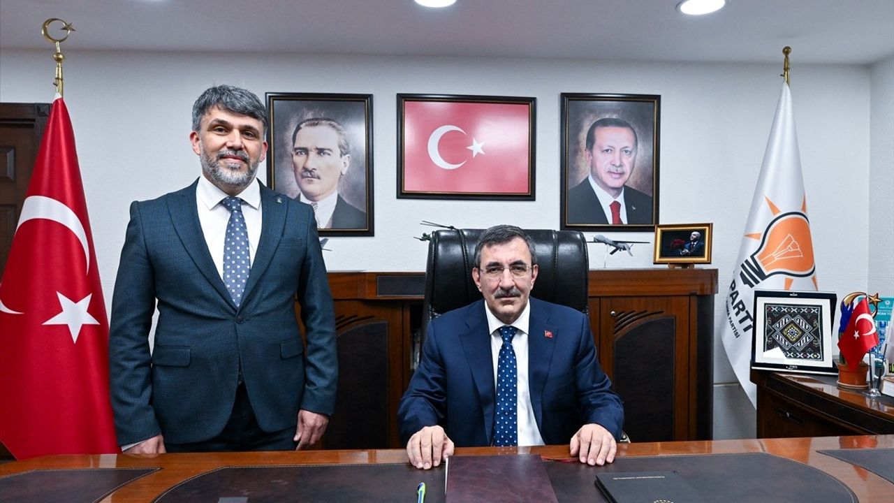 Cumhurbaşkanı Yardımcısı Cevdet Yılmaz Erzincan’da Ziyaretlerde Bulundu