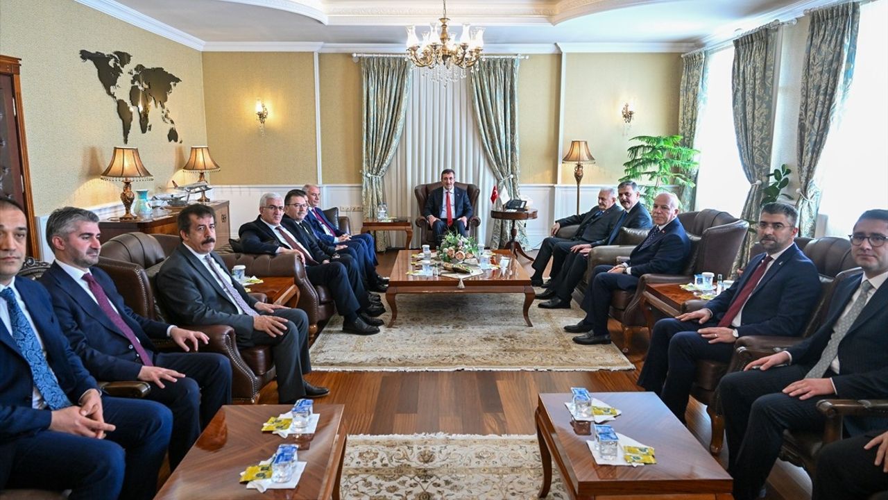 Cumhurbaşkanı Yardımcısı Yılmaz, Erzurum Valiliği'ni Ziyaret Etti