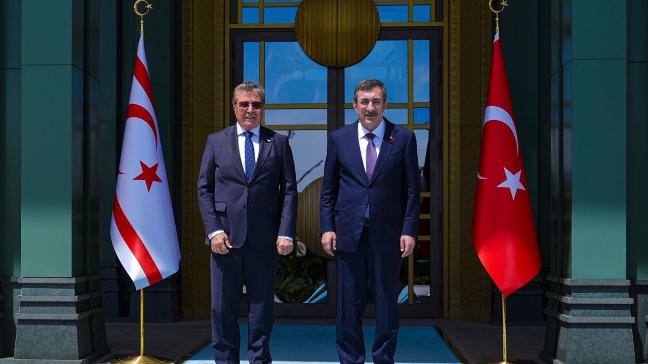 Cumhurbaşkanı Yardımcısı Yılmaz, KKTC Başbakanı Üstel ile Yatırım ve İşbirliği Görüşmesi Yaptı