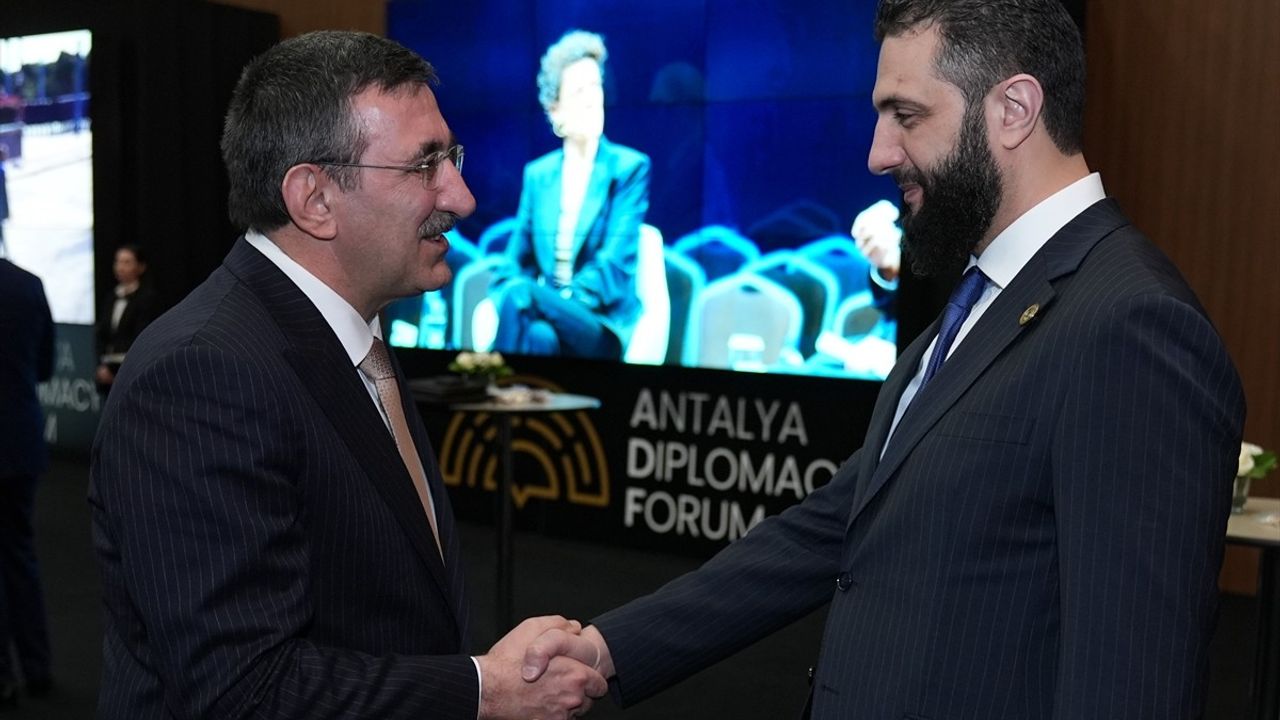 Cumhurbaşkanı Yardımcısı Yılmaz, Suriye Cumhurbaşkanı Şara ile Görüştü