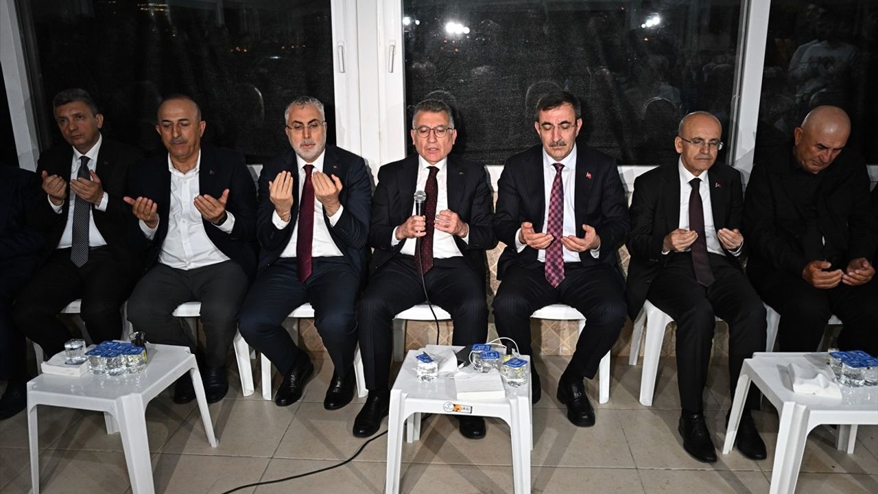 Cumhurbaşkanı Yardımcısı Yılmaz ve Bakanlardan Çavuşoğlu'na Taziye Ziyareti