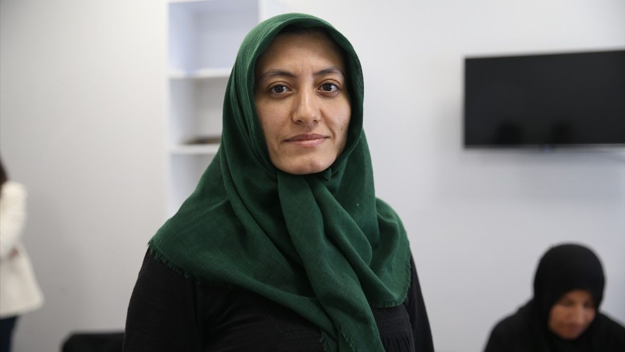 Defne Devlet Hastanesi'nde Hasta Yakınlarına Resim Kursu ile Moral Desteği