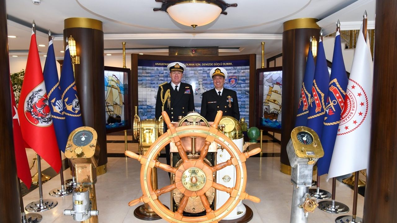 Deniz Kuvvetleri Komutanı Oramiral Tatlıoğlu, İngiliz Mevkidaşı ile Görüştü