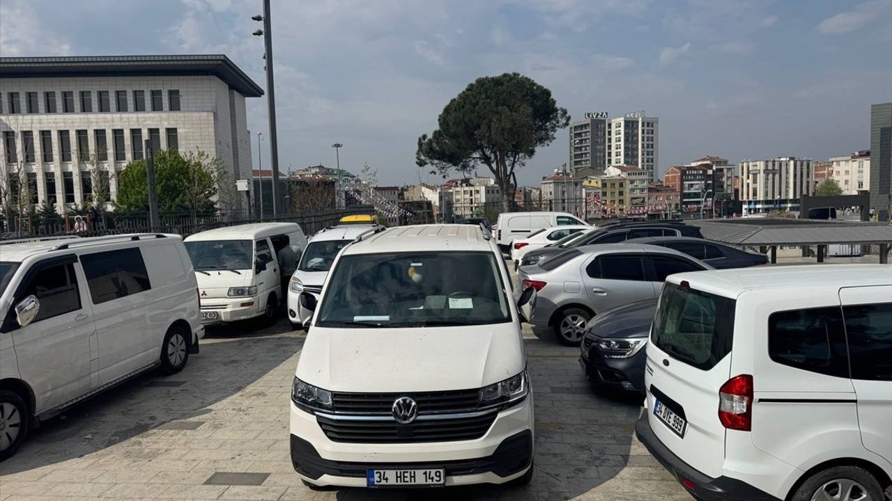 Deprem Endişesi: İstanbul'da Vatandaşlar Parklarda Kalıyor