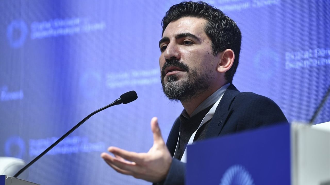 Dijital Dönüşüm ve Dezenformasyon Zirvesi İstanbul'da Sona Erdi