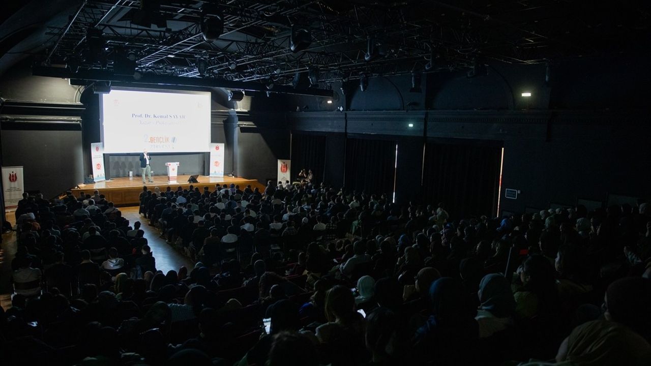 DİTİB Fransa'nın 2. Gençlik Zirvesi Paris'te Gerçekleşti