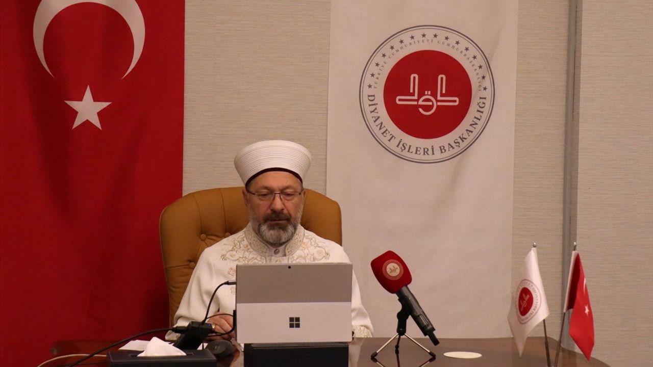 Diyanet Başkanı Erbaş: Müslümanlar Öze Dönüş İçin Kur'an ve Sünnete Sarılmalı