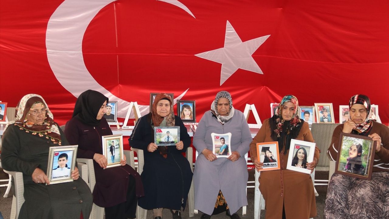 Diyarbakır Annelerinin Evlat Nöbeti 2043'üncü Gününde Devam Ediyor