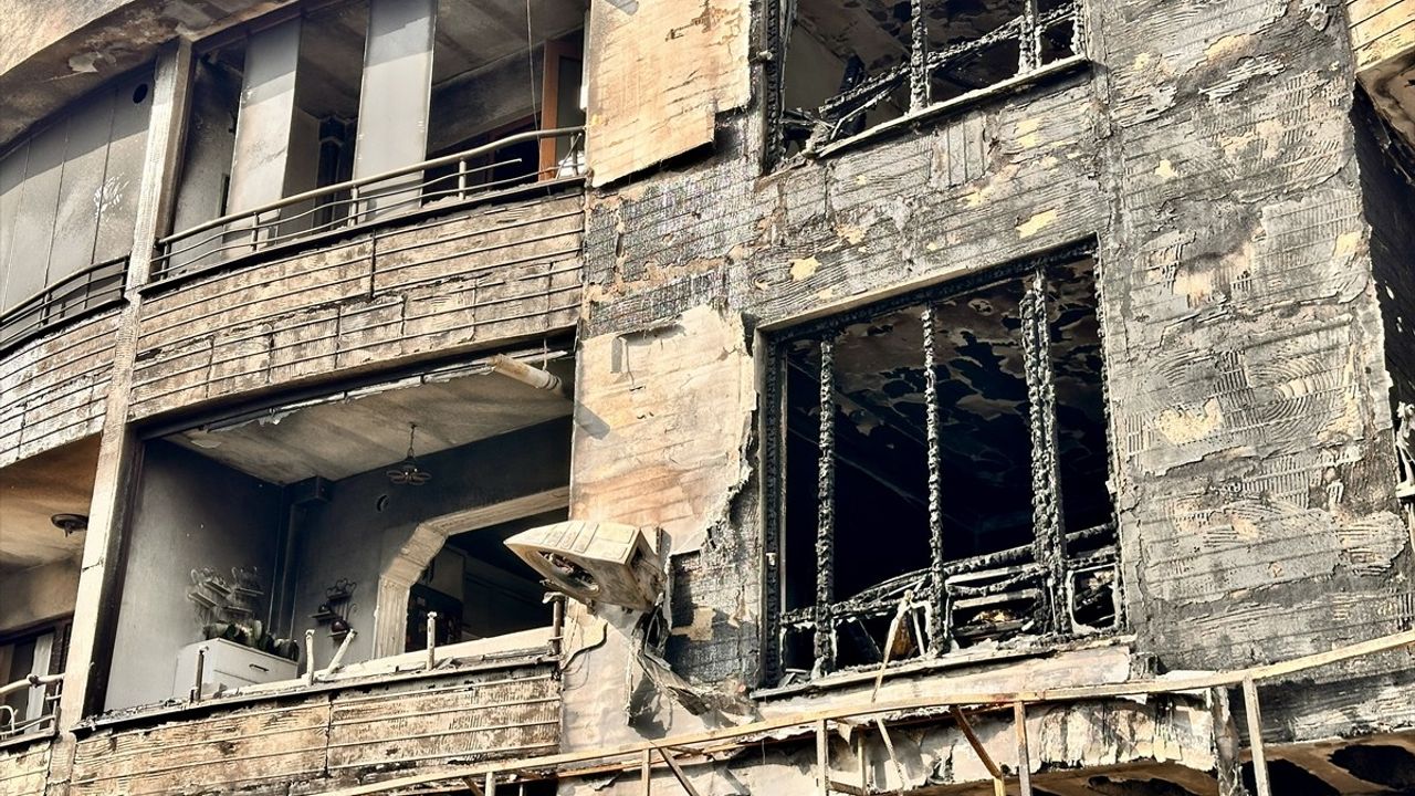 Düzce'de Klima Motorundan Çıkan Yangın, 2 Katlı Apartmanı Kullanılamaz Hale Getirdi