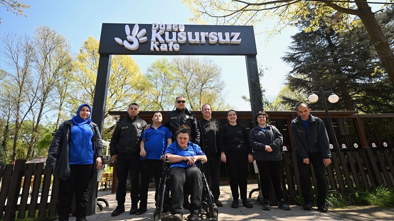 Düzce'de Polis Haftası'na Özel Pasta Sürprizi