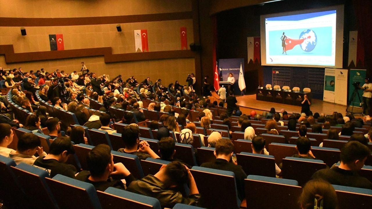 Düzce'de Uluslararası Kadın Başarı Hikayeleri Sempozyumu Başladı