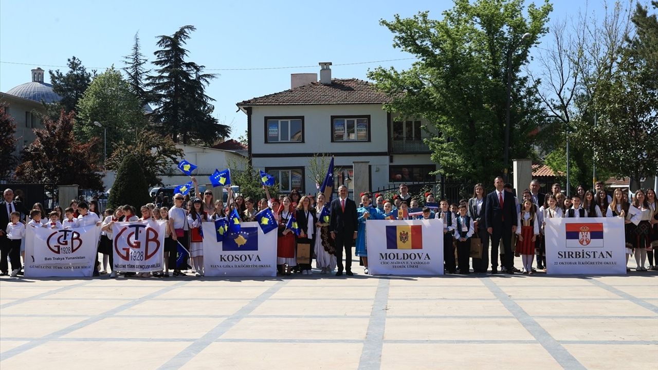 Edirne'de Coşkulu 'Balkan Çocuk Şenliği' Gerçekleşti