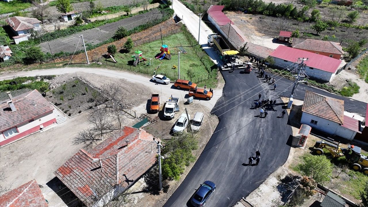 Edirne'de Köy Yollarına Sıcak Asfalt Müjdesi