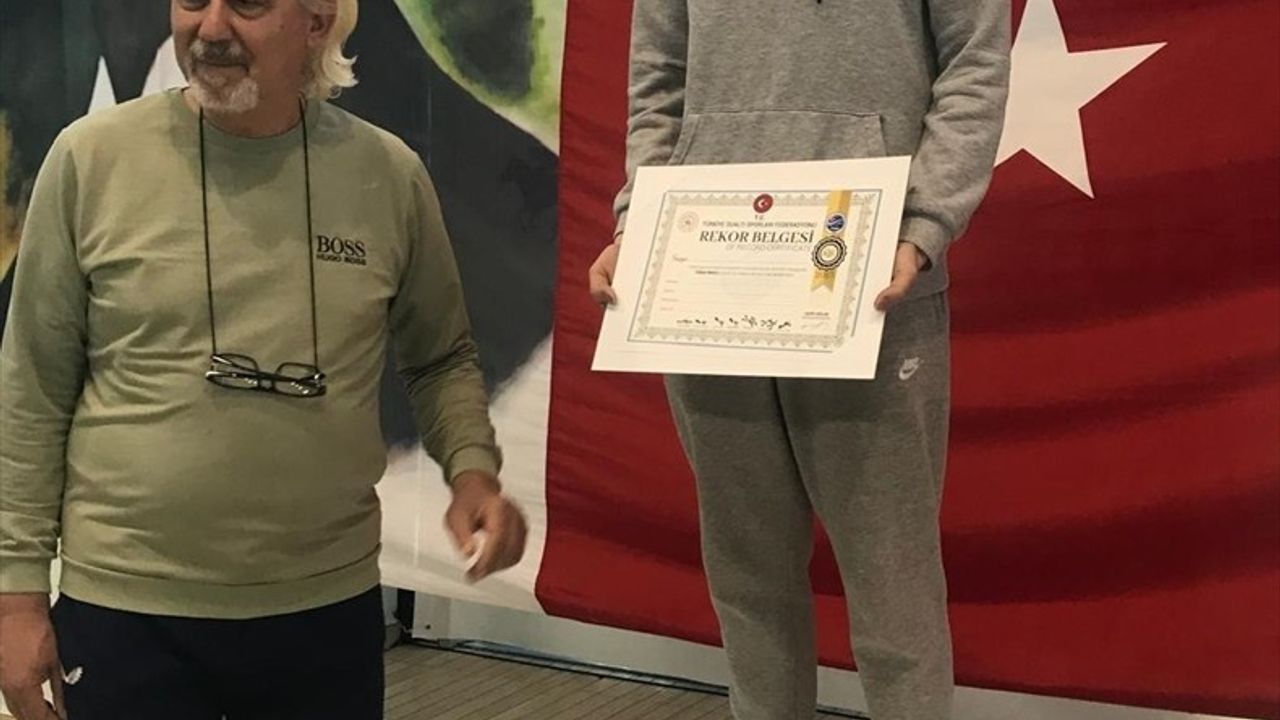 Edirne'de Paletli Yüzme Şampiyonası: 6 Türkiye Rekoru Kırıldı