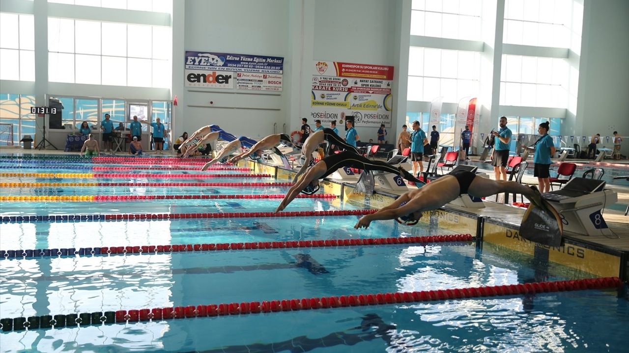 Edirne'de Paletli Yüzme Türkiye Şampiyonası'nda 4 Rekor Kırıldı