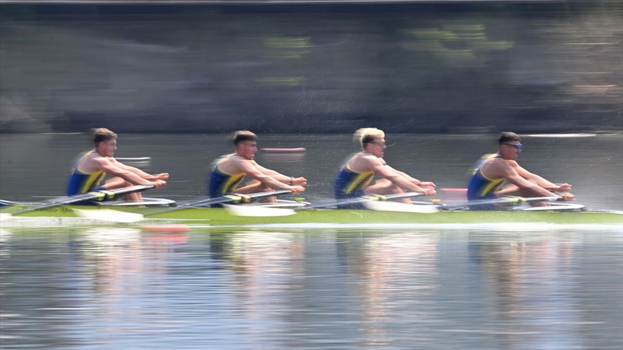Edirne'de Uluslararası Meriç Kürek Yarışları'nın İlk Günü Geride Kaldı