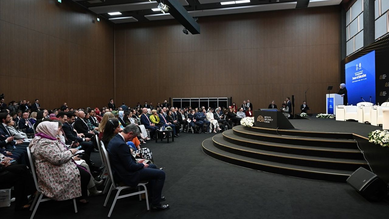 Emine Erdoğan, Eğitimin Gücü İle Barışa Çağrı Yaptı