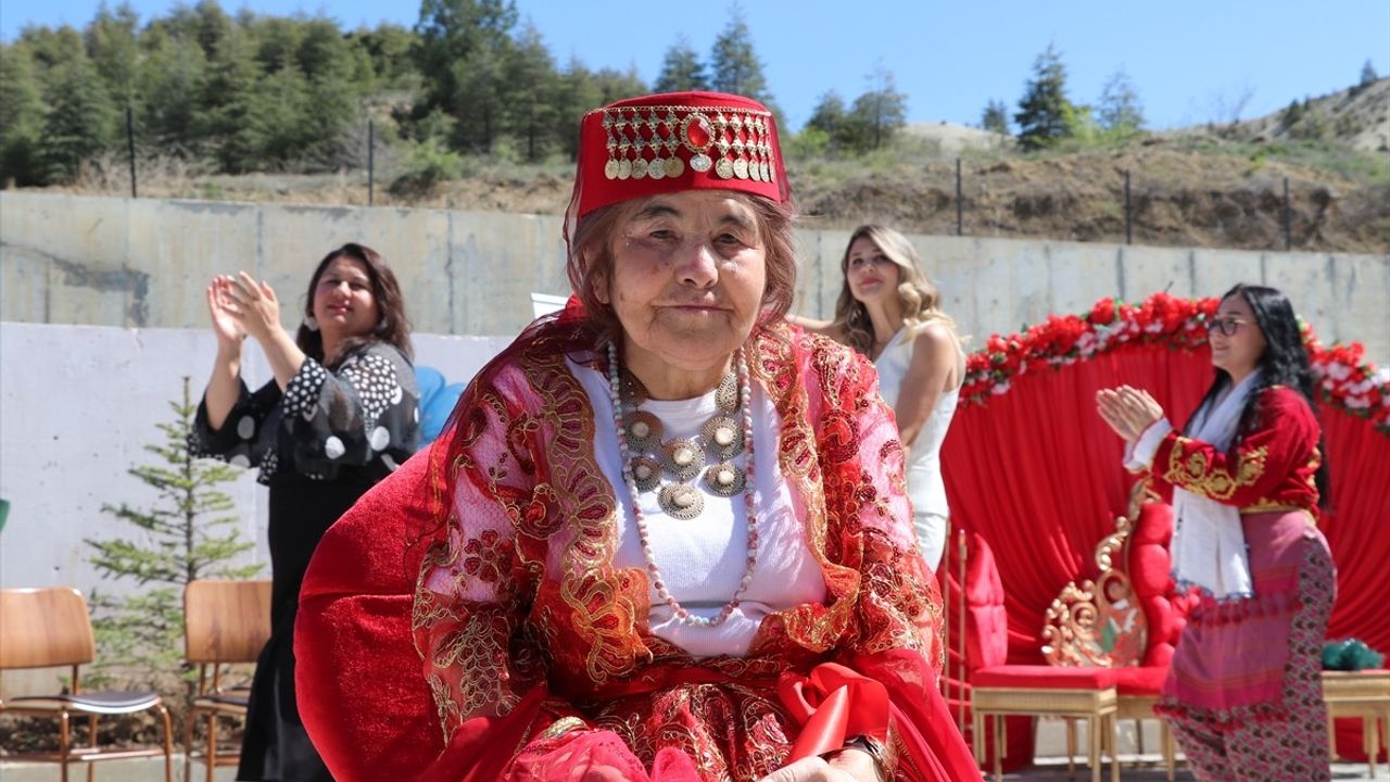 Emine Gülay'ın Kına Gecesi Hayali Burdur'da Gerçekleşti