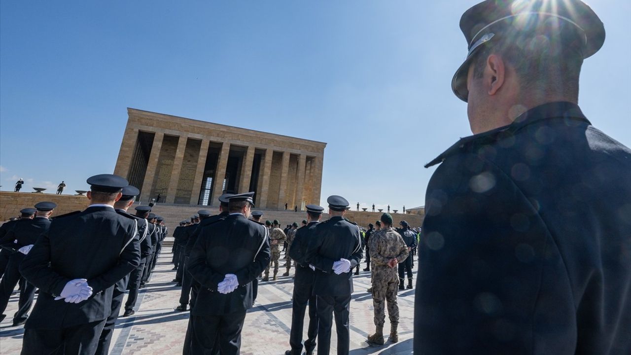 Emniyet Teşkilatı Anıtkabir'i Ziyaret Etti: 180. Yıl Kutlaması