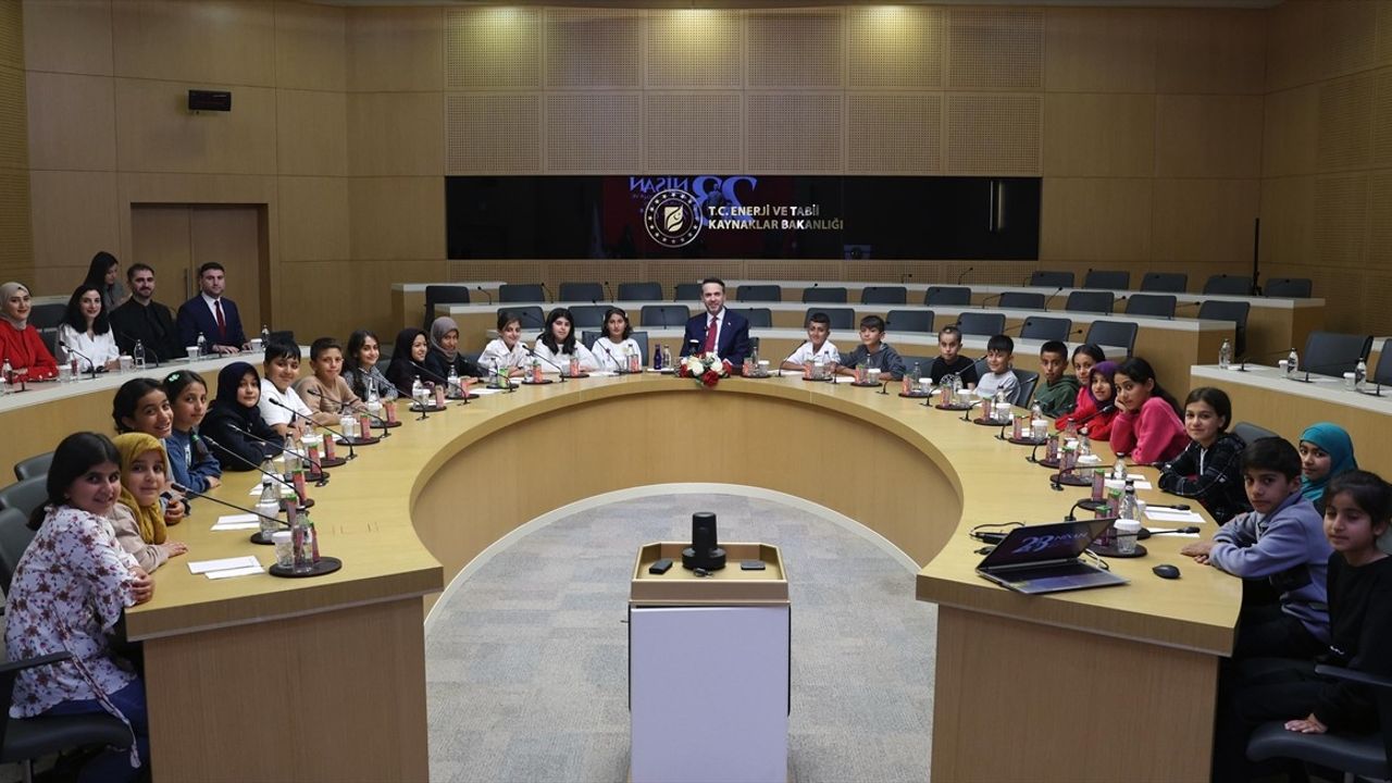 Enerji Bakanı Bayraktar'dan 23 Nisan Paylaşımı