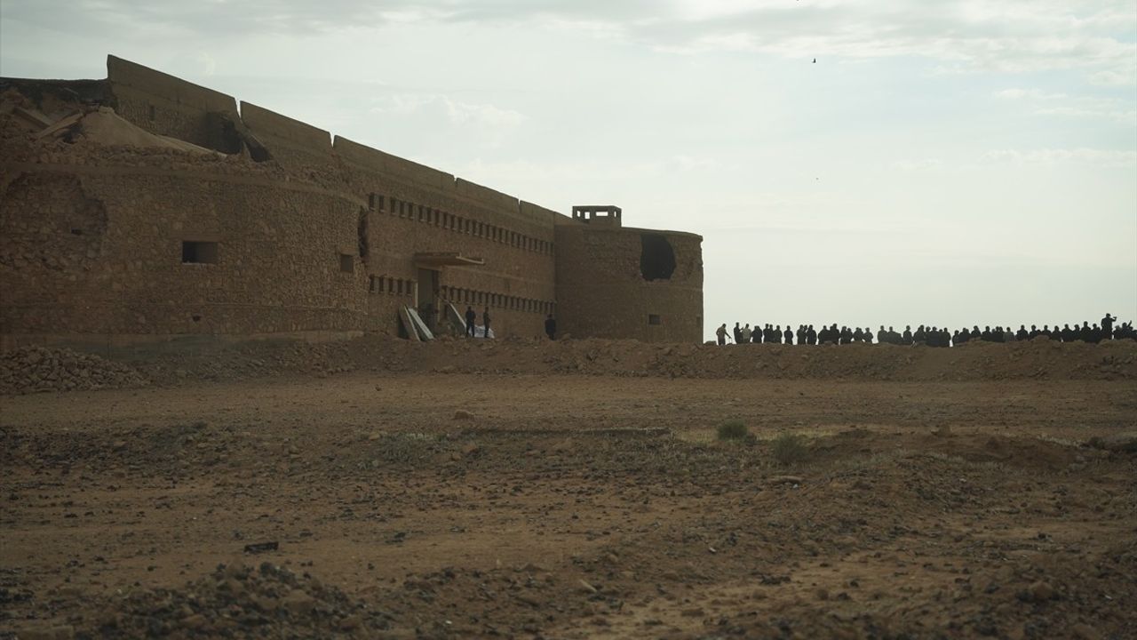 Enfal Katliamı'nda Yakınlarını Kaybedenler Nugre Selman Cezaevi'nde Mezarlıkları Arıyor