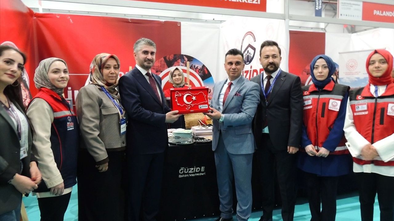 Engelli Bireylerin Sanat Eserleri Bakan Yardımcısı Tarıkdaroğlu'ndan Tam Not Aldı