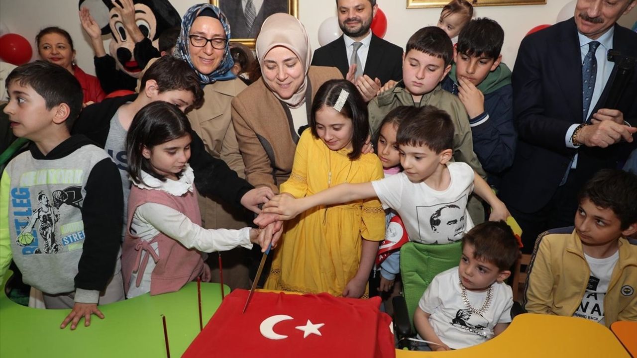 Ercan'dan Tedavi Gören Çocuklara Anlamlı 23 Nisan Ziyareti