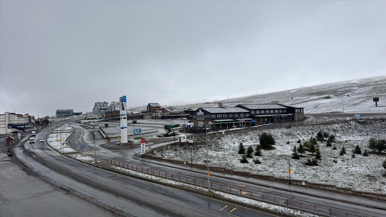 Erciyes'te Nisan Ayında Kar Yağışı Başladı