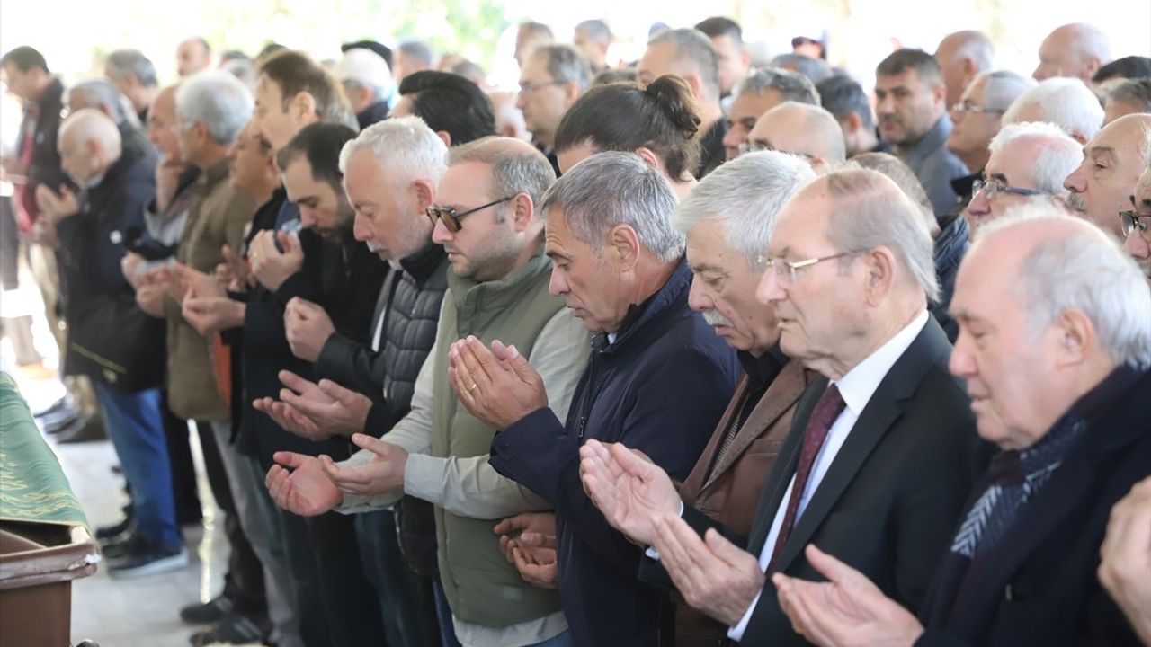 Ersun Yanal'ın Annensi Bahriye Yanal Hayatını Kaybetti