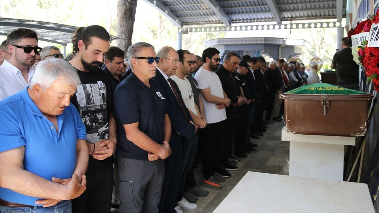 Ersun Yanal'ın Babası Ural Yanal, Denizli'de Defnedildi