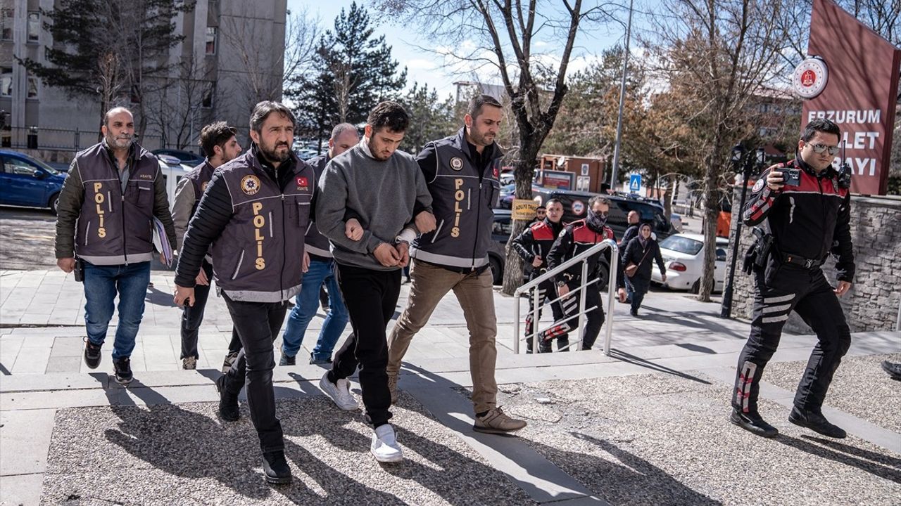 Erzurum'da Kadın Cinayeti: Hatice Agcakale Buzlak'ın Cenazesi Defnedildi