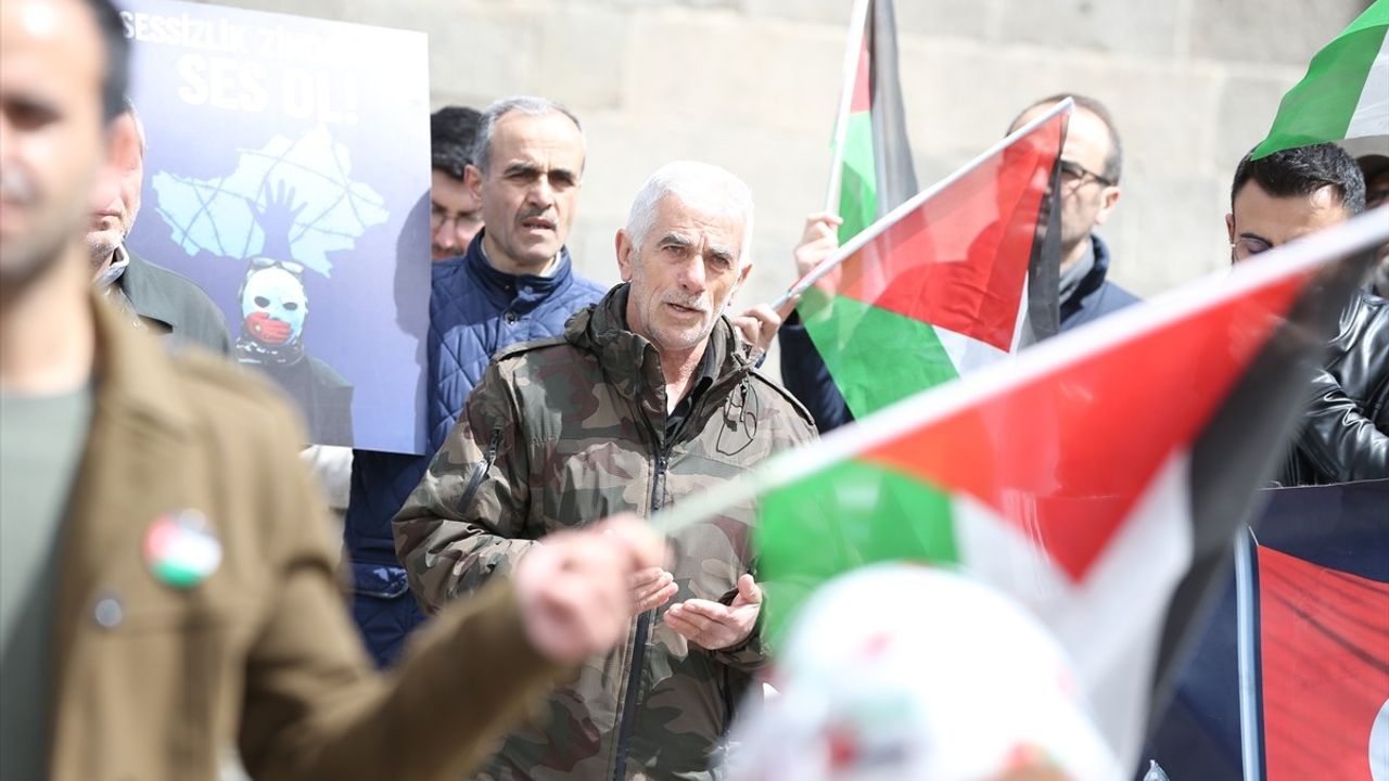 Erzurum'da Sağlıkçılardan Gazze İçin 74 Haftalık Yürüyüş