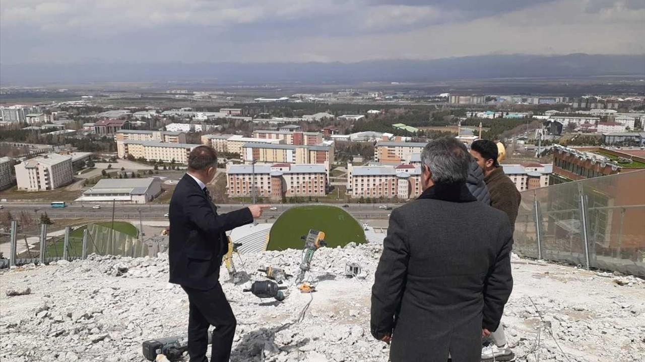 Erzurum'daki Kayakla Atlama Kulelerinde Yenileme Çalışmaları Başladı