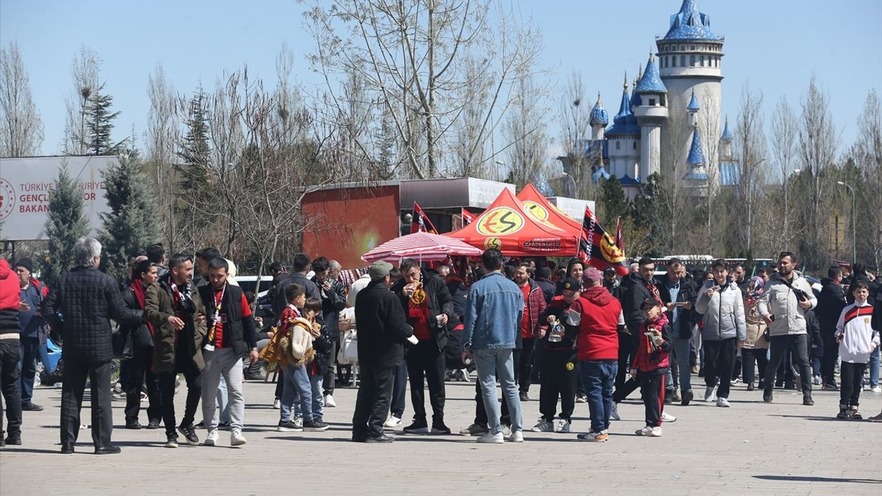 Eskişehirspor'un Maçını 20 Bin Taraftar İzledi