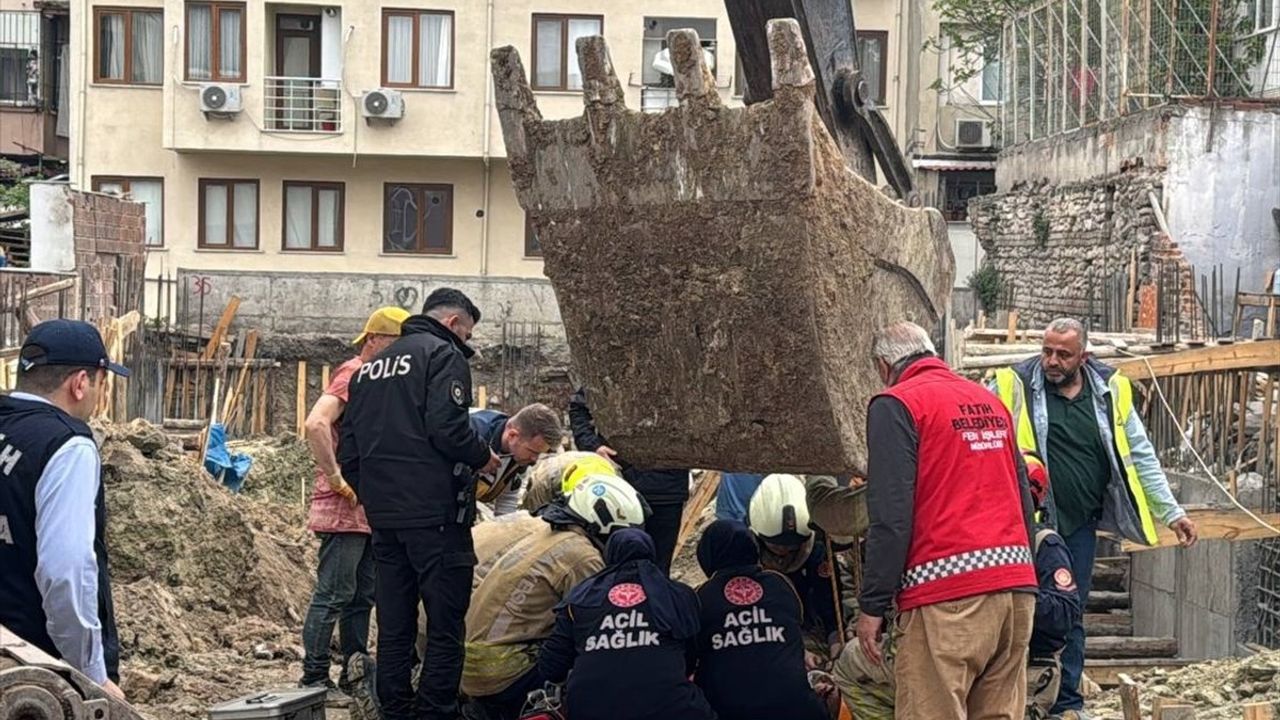 Fatih'te İş Kazası: Kamyon Sürücüsü Kuyu Temele Düştü