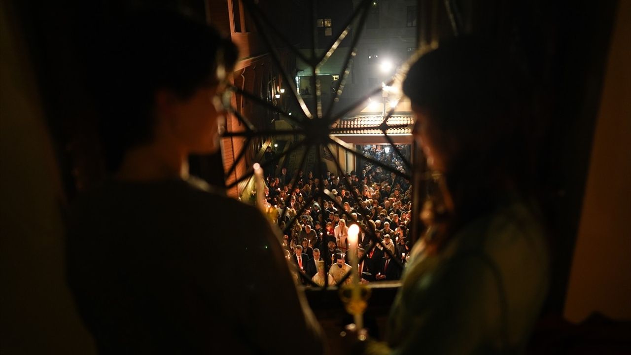 Fener Rum Patrikhanesi'nde Paskalya Ayini Coşkuyla Kutlandı