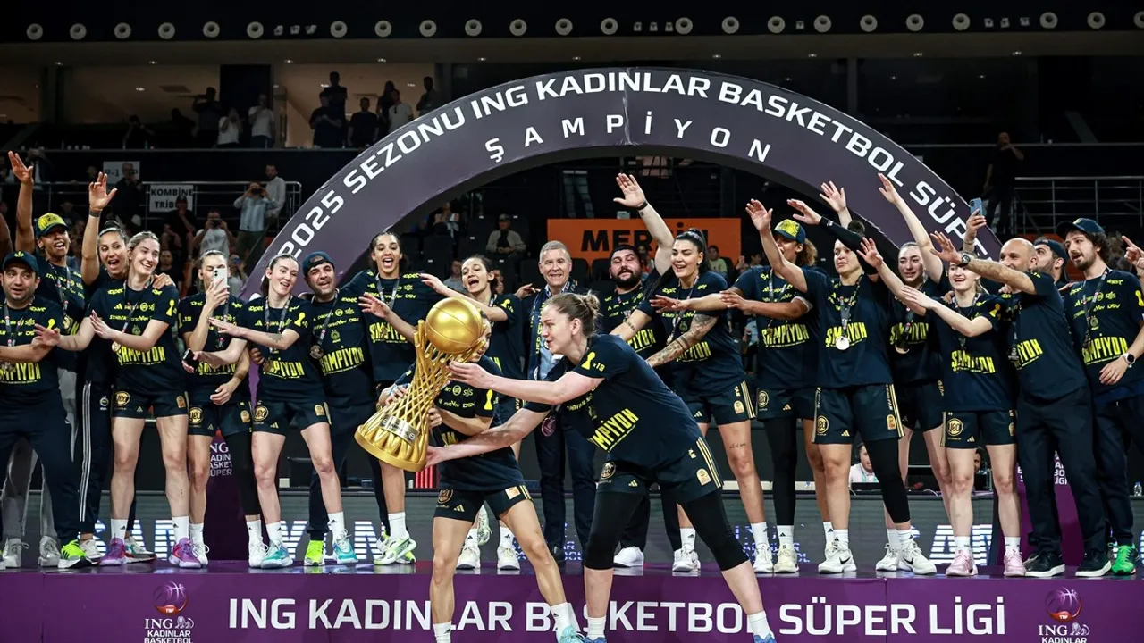 Fenerbahçe Opet, ING Kadınlar Basketbol Süper Ligi'nde Şampiyon!