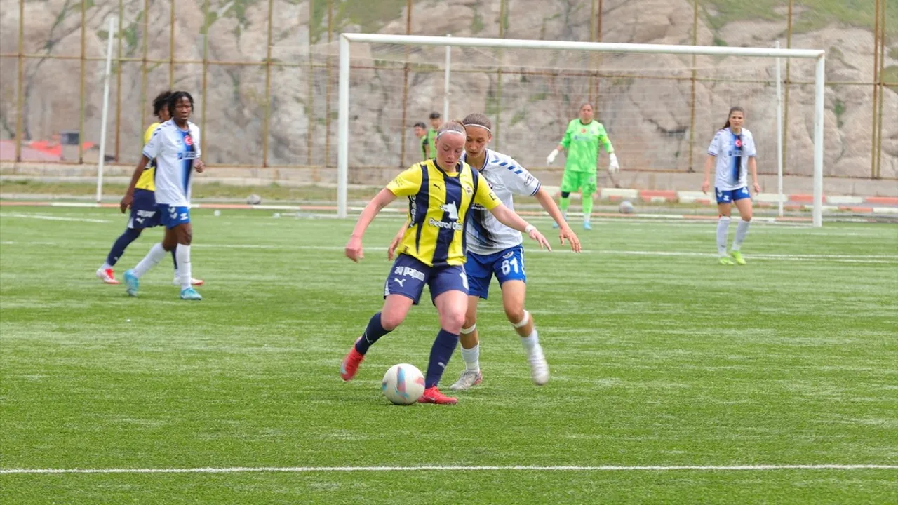 Fenerbahçe Petrol Ofisi, Hakkarigücü'nü 2-1 Mağlup Ederek Liderliğini Korudu