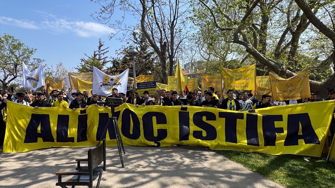 Fenerbahçe Taraftarından Başkan Ali Koç'a İstifa Çağrısı