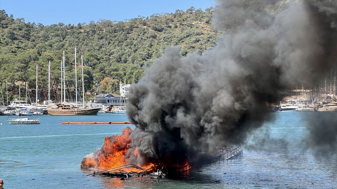 Fethiye'de Yangın: 3 Motor Yat ve 1 Yelkenli Kullanılamaz Hale Geldi