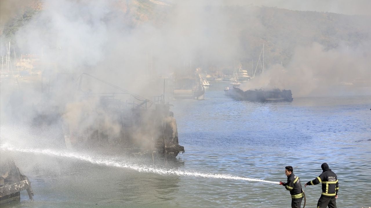 Fethiye'de Yangın: 3 Motor Yat ve 1 Yelkenli Kullanılamaz Hale Geldi