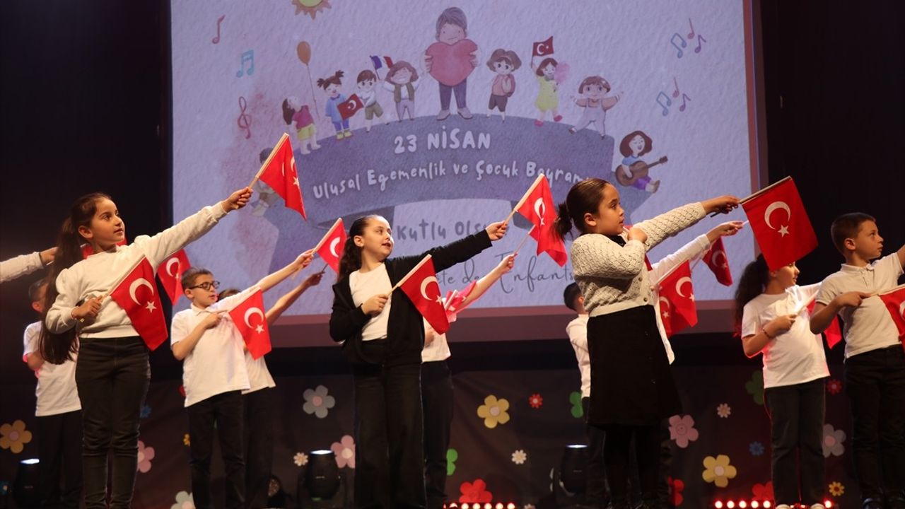 Fransa'da 23 Nisan Ulusal Egemenlik ve Çocuk Bayramı Coşkusu