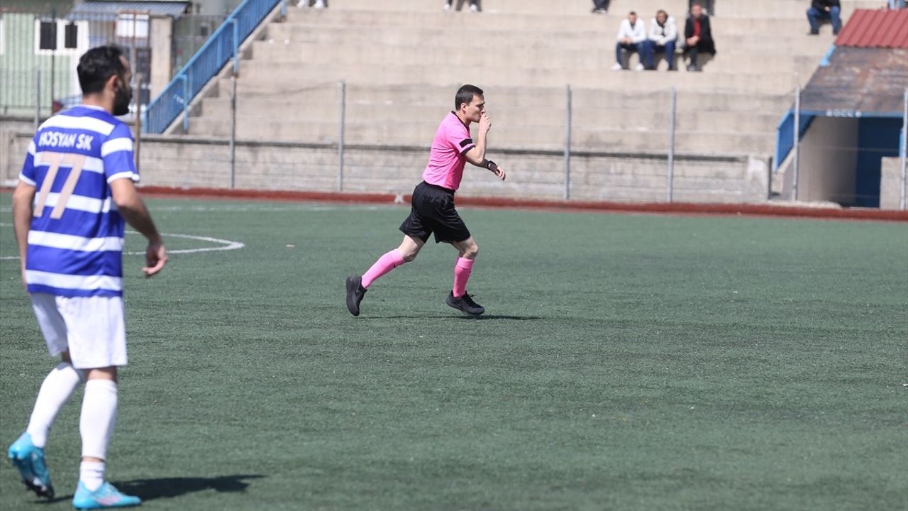 Futbol Hakemi Çift: Uğur ve Hümeyra Yücel, Yeşil Sahalarda Beraber Görev Alıyor
