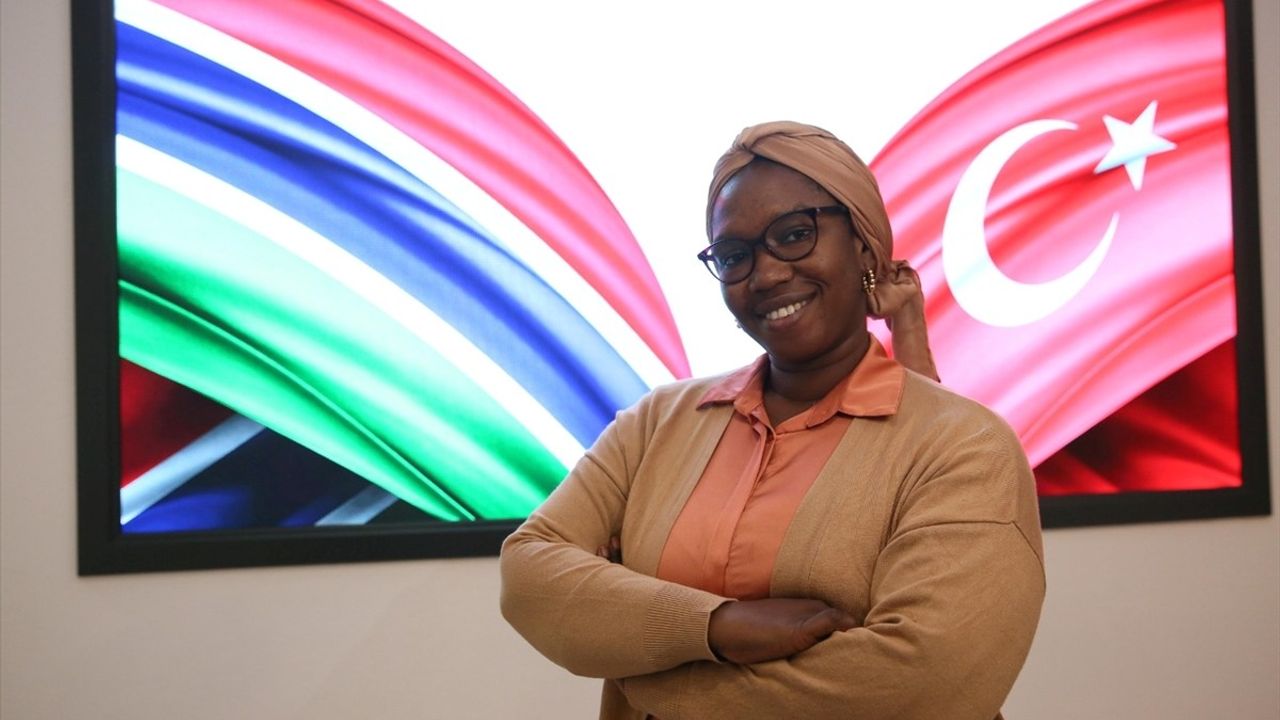 Gambiyalı Diplomat Isatou Jobe, YTB'yi Ziyaret Etti