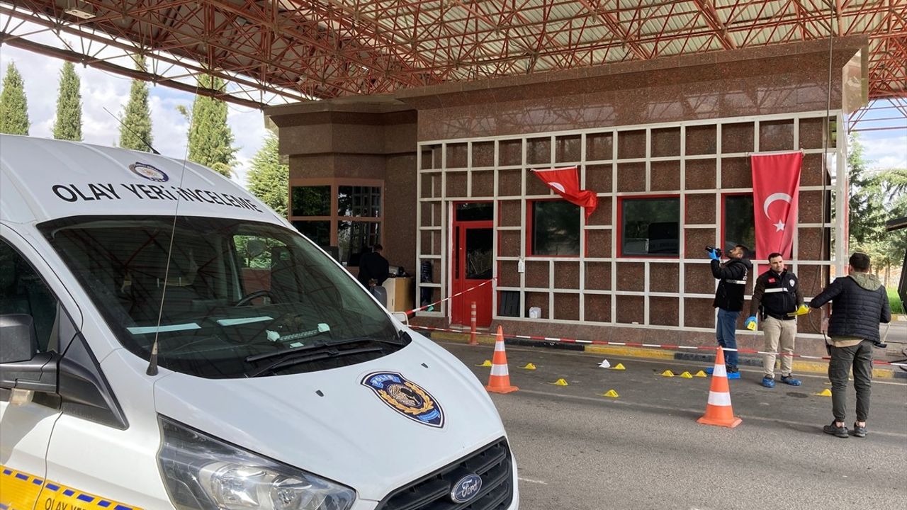 Gaziantep Havalimanı'nda Arbede: 1 Polis ve 1 Sürücü Yaralı