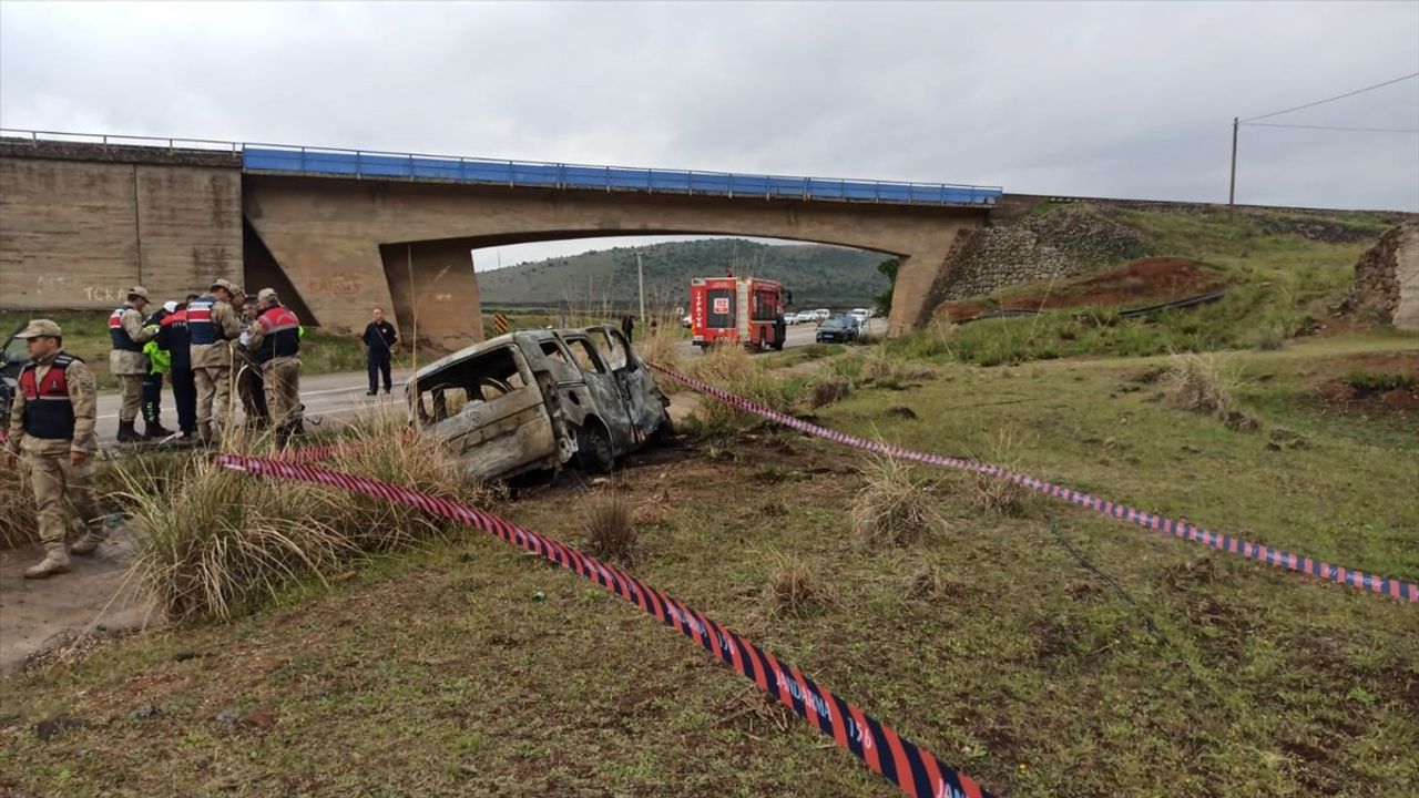 Gaziantep'te Trafik Kazası: 2 Ölü, 2 Yaralı