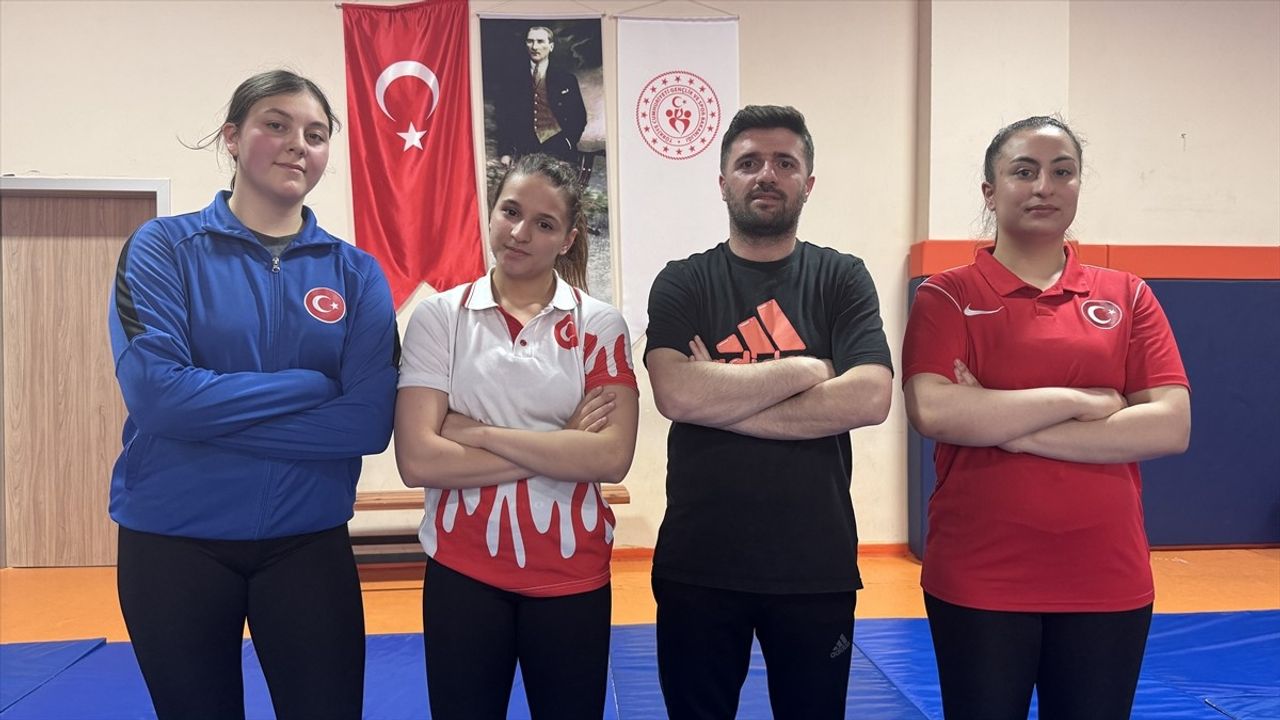 Genç Kadın Milli Güreşçiler Hedeflerini Uluslararası Arenada Belirledi