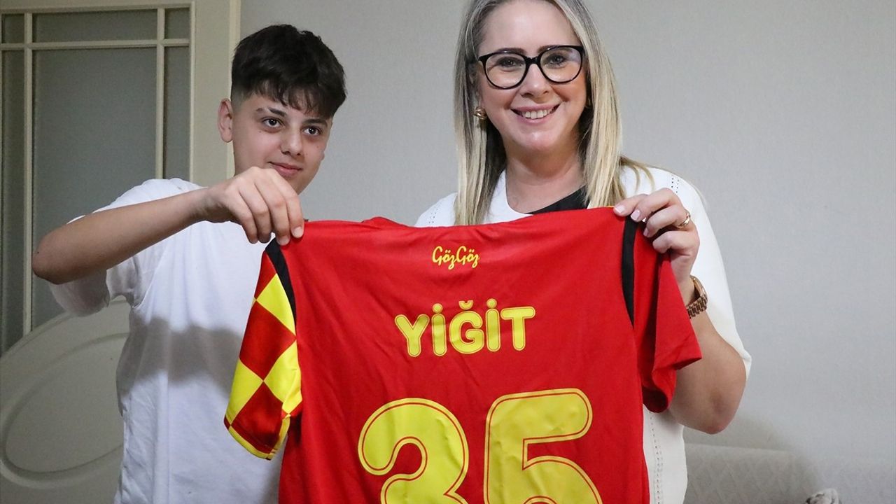 Göztepe'nin Genç Taraftarı Yiğit Çetin, İlk Maçına Çıkıyor