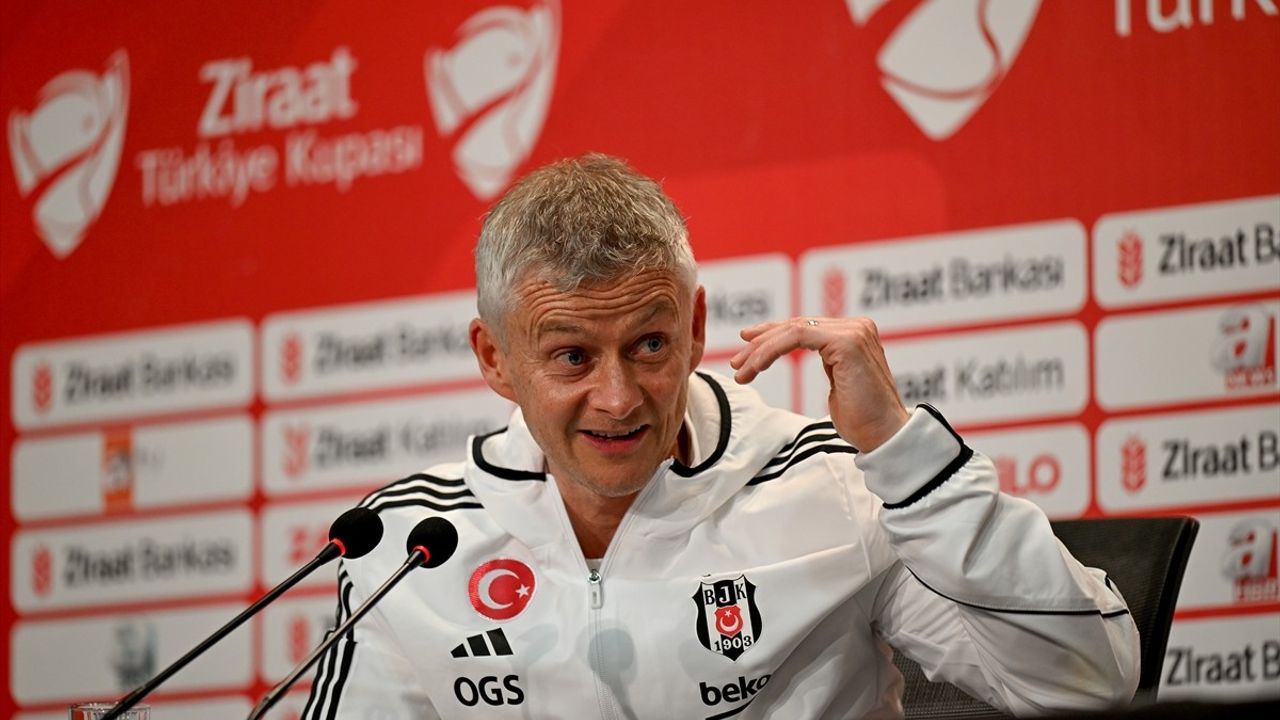 Göztepe Teknik Direktörü Stoilov: '10 Kişi Kalmayıp Maçı Çevirmek Zordu'