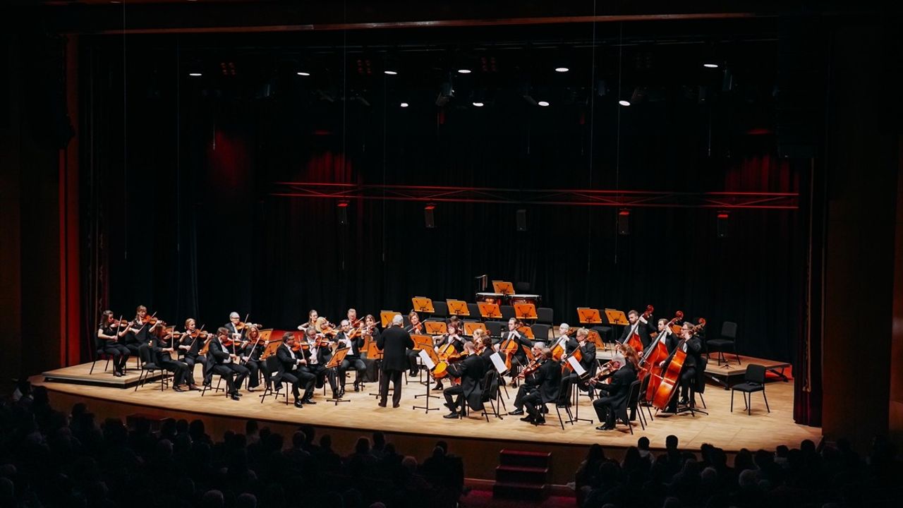 Grammy Ödüllü Pinchas Zukerman İstanbul'da Konser Verdi
